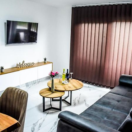 Luxury Villa M&B ทูซลา ภายนอก รูปภาพ