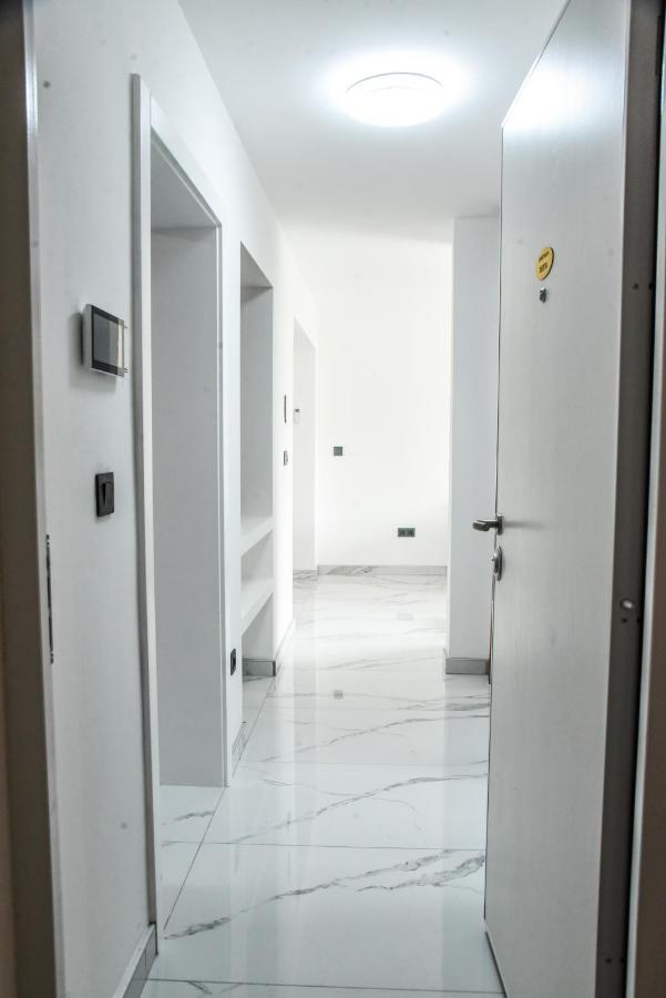 Luxury Villa M&B ทูซลา ภายนอก รูปภาพ