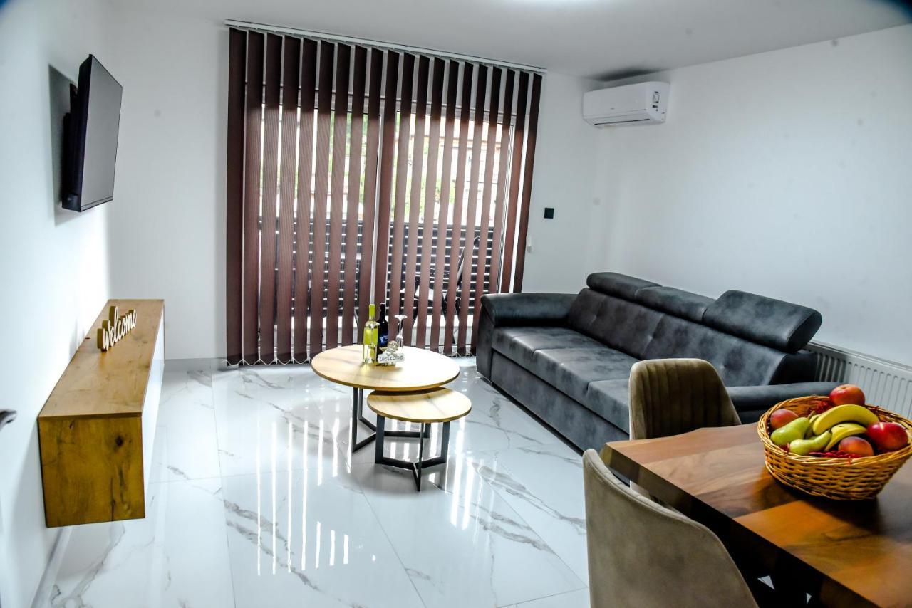 Luxury Villa M&B ทูซลา ภายนอก รูปภาพ