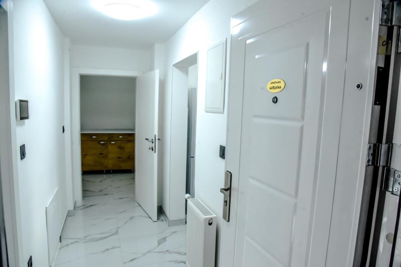 Luxury Villa M&B ทูซลา ภายนอก รูปภาพ