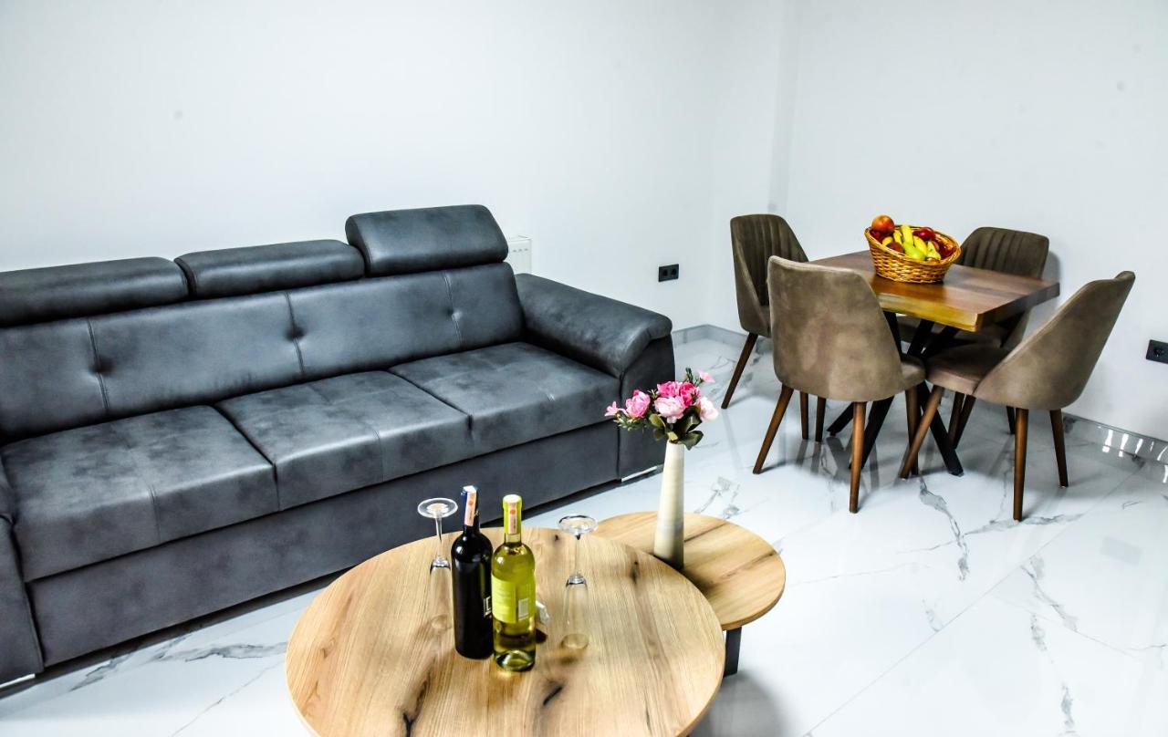 Luxury Villa M&B ทูซลา ภายนอก รูปภาพ