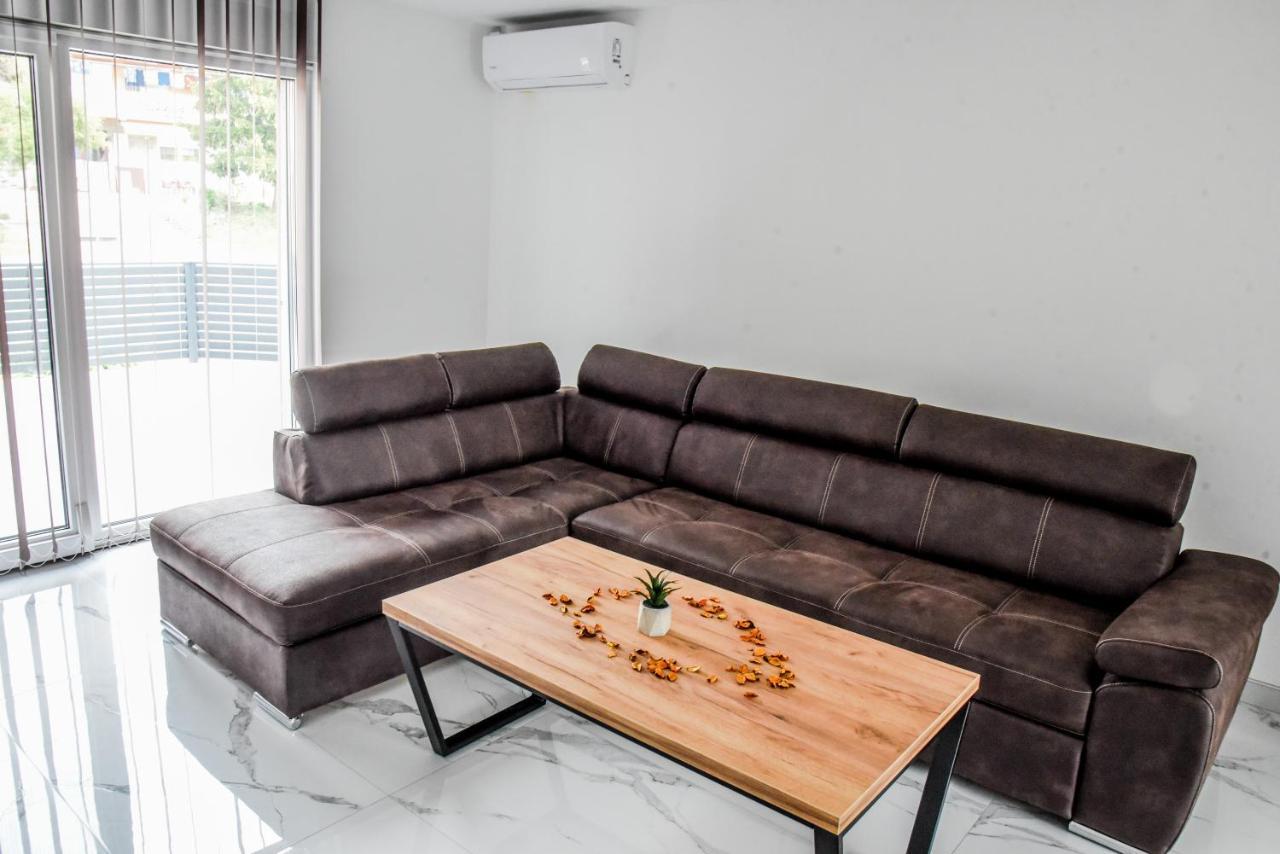 Luxury Villa M&B ทูซลา ภายนอก รูปภาพ