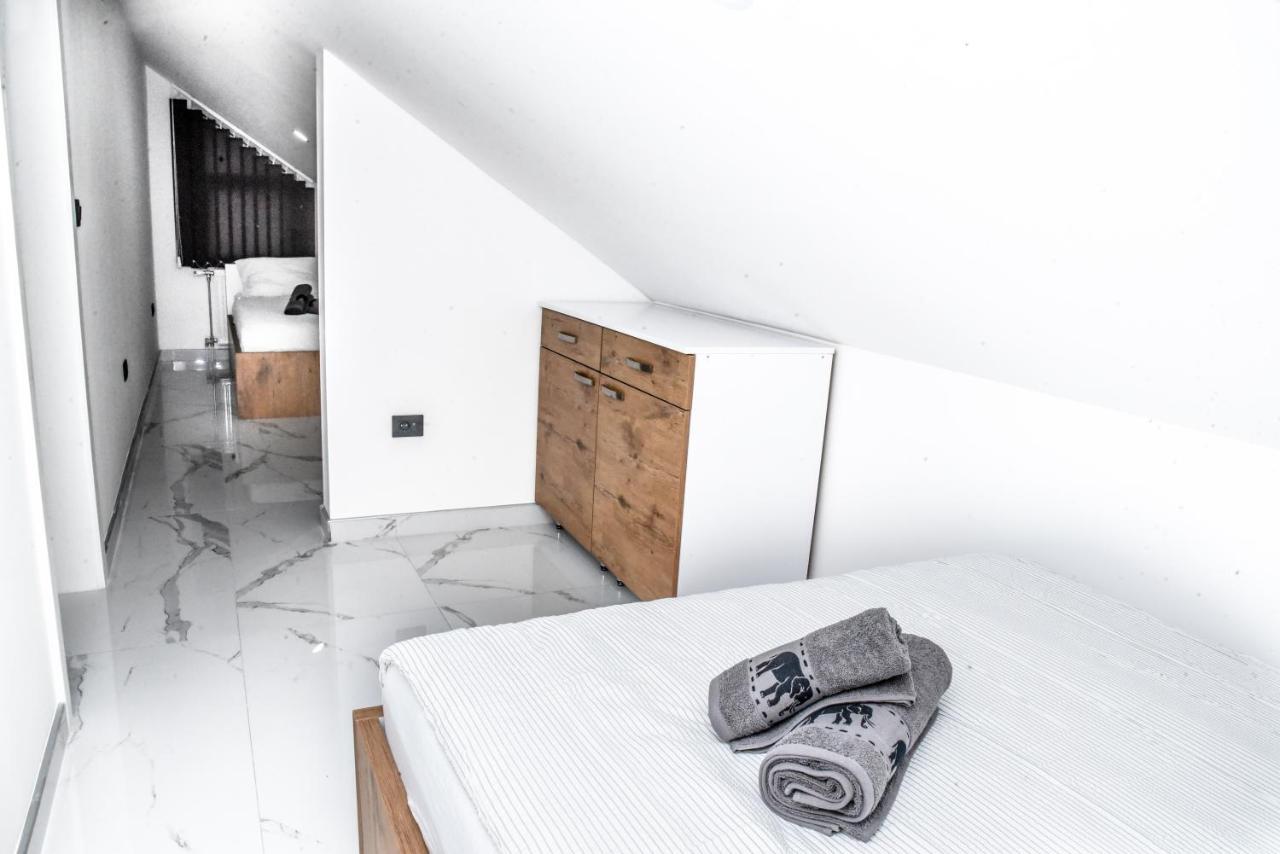 Luxury Villa M&B ทูซลา ภายนอก รูปภาพ